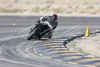 media/Dec-01-2025-Moto Forza (Mon) [[2daa91e15f]]/1-Advanced Group/Session 2 Turn 11 Backside/